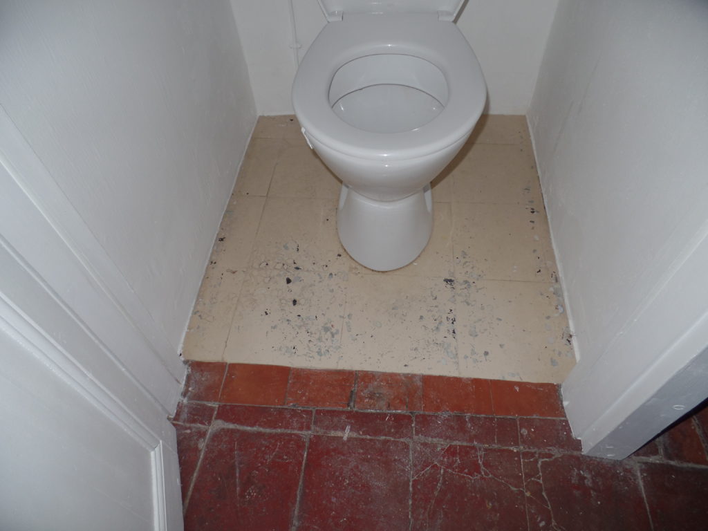 SOLAG-Maître-Restaurateur-Solier-Granito-Goult-84-Toilettes-Avant-1024x768
