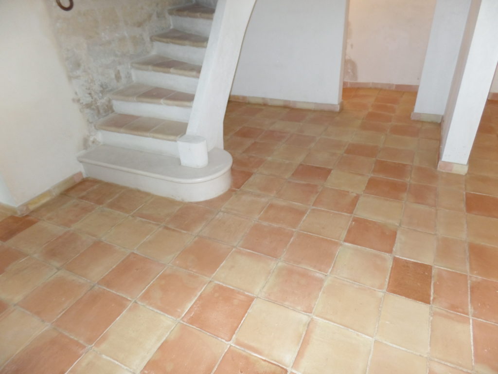 SOLAG-Maître-Restaurateur-Solier-Terre-cuite-Avignon-84-Couloir-après-1024x768