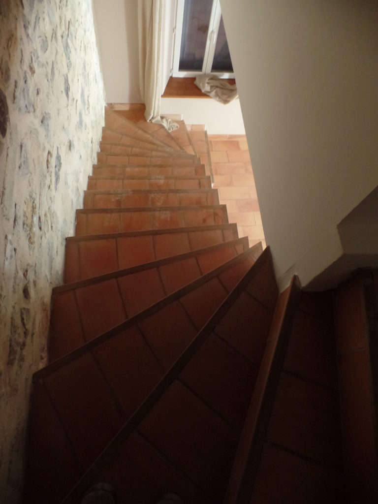 SOLAG-Maître-Restaurateur-Solier-Terre-cuite-Carpentras-84-Escalier-Avant-768x1024