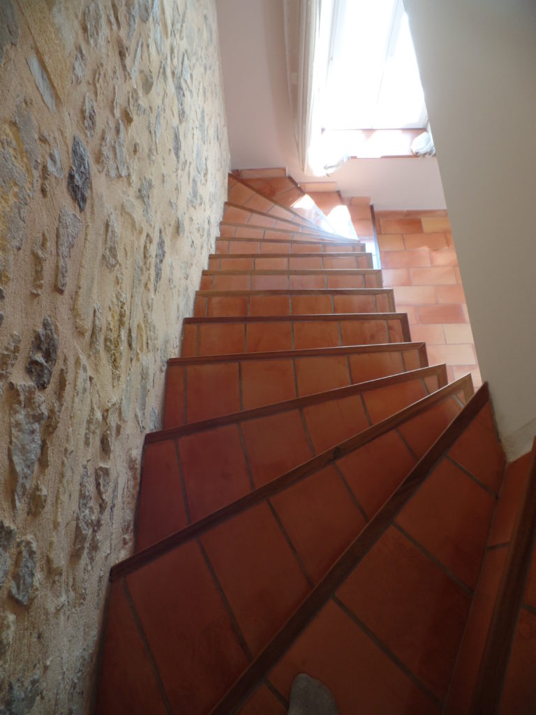 SOLAG-Maître-Restaurateur-Solier-Terre-cuite-Carpentras-84-Escalier-après-768x1024